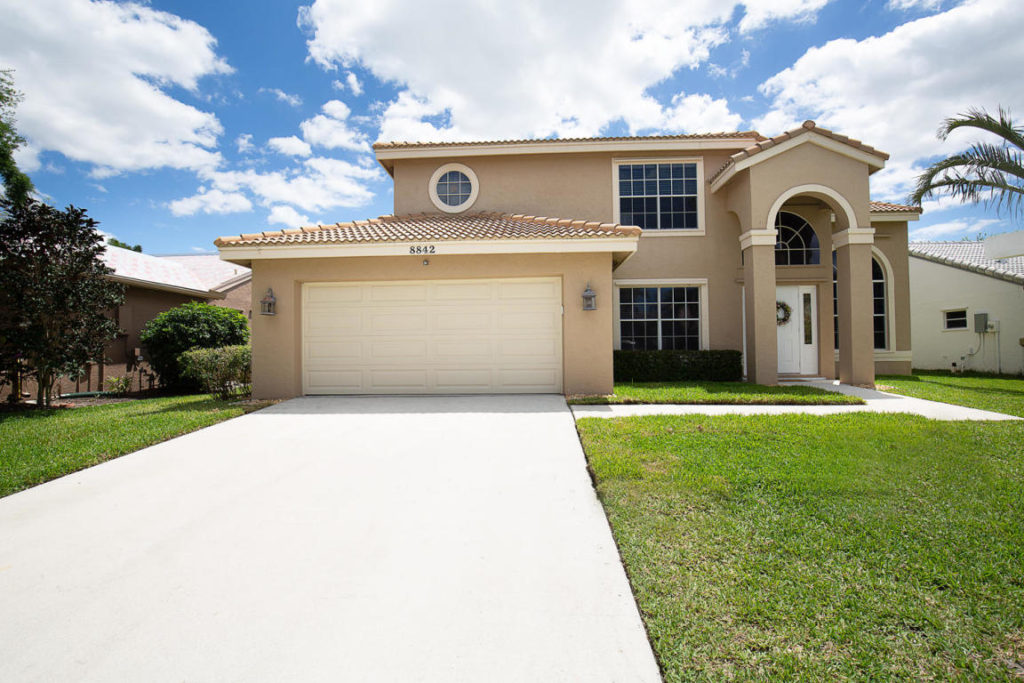 8842 Jaspers Dr Boynton Beach Outside