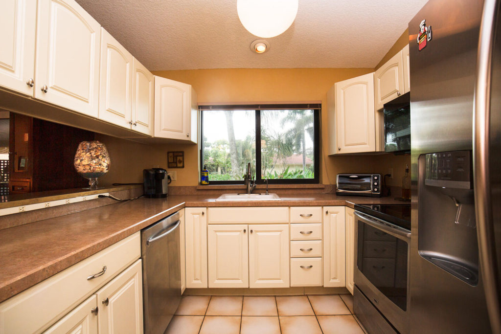 5541 Ainsley Court Boynton Beach FL Kitchen