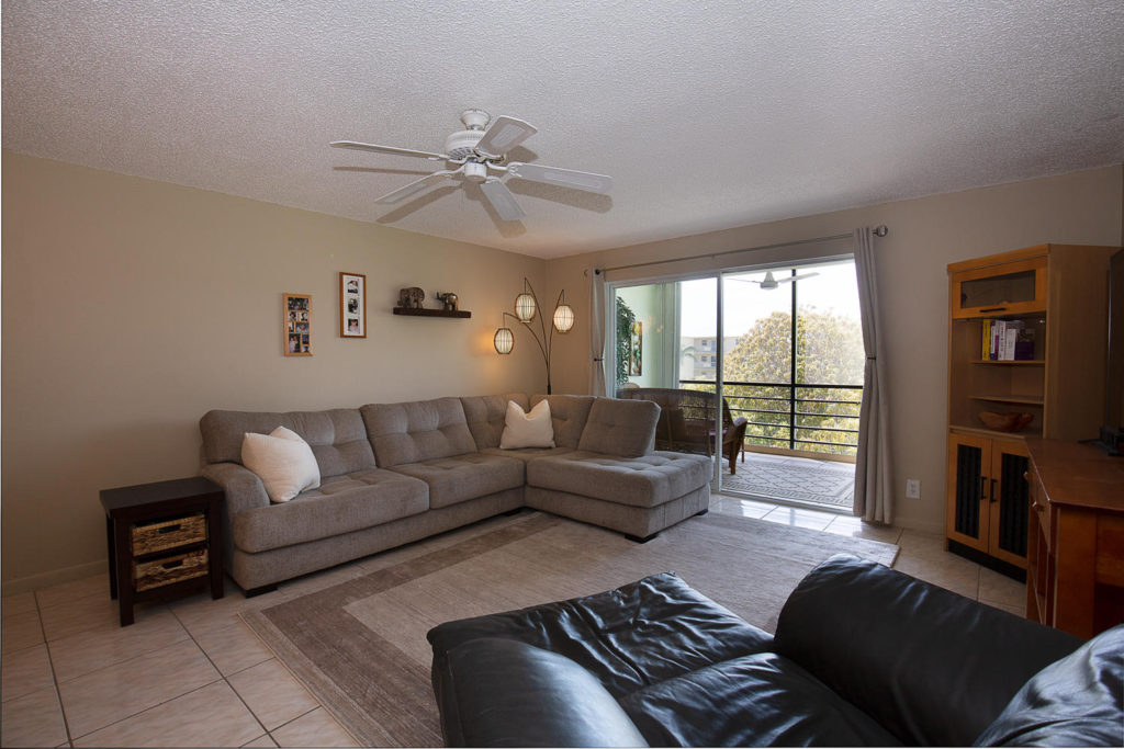 330 NE 26th Avenue Unit 314, Boynton Beach Living Room