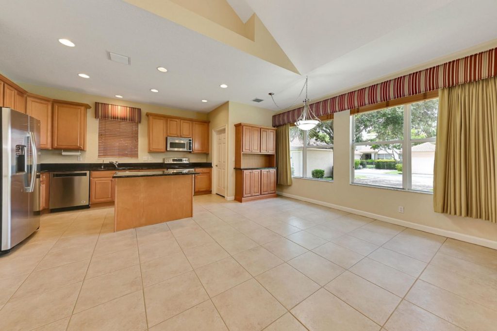 8213 Calterra Drive, Palm Beach Gardens, FL 33418 Kitchen