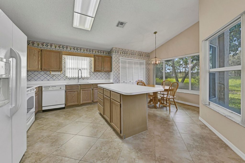 212 Trails End Greenacres Kitchen