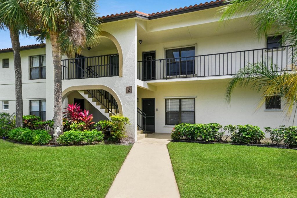 2 VíA De Casas Sur 202, Boynton Beach Front