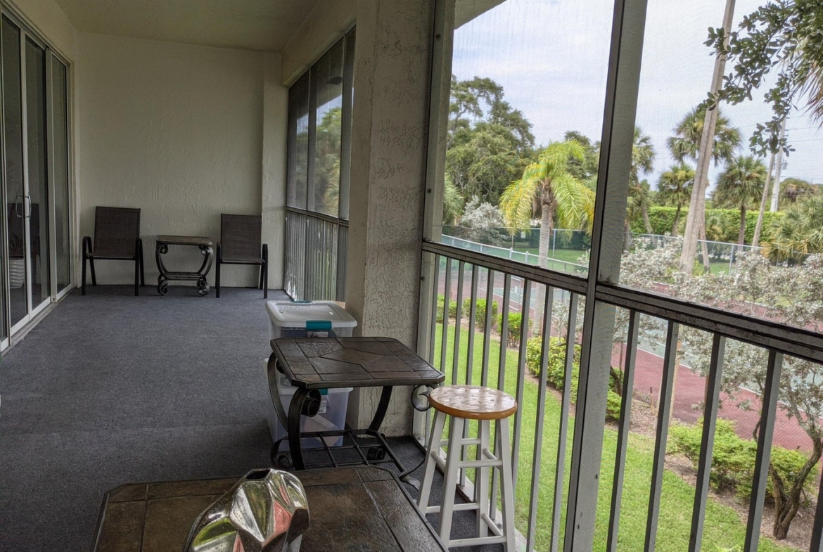 105 Half Moon F2 Circle hypoluxo balcony
