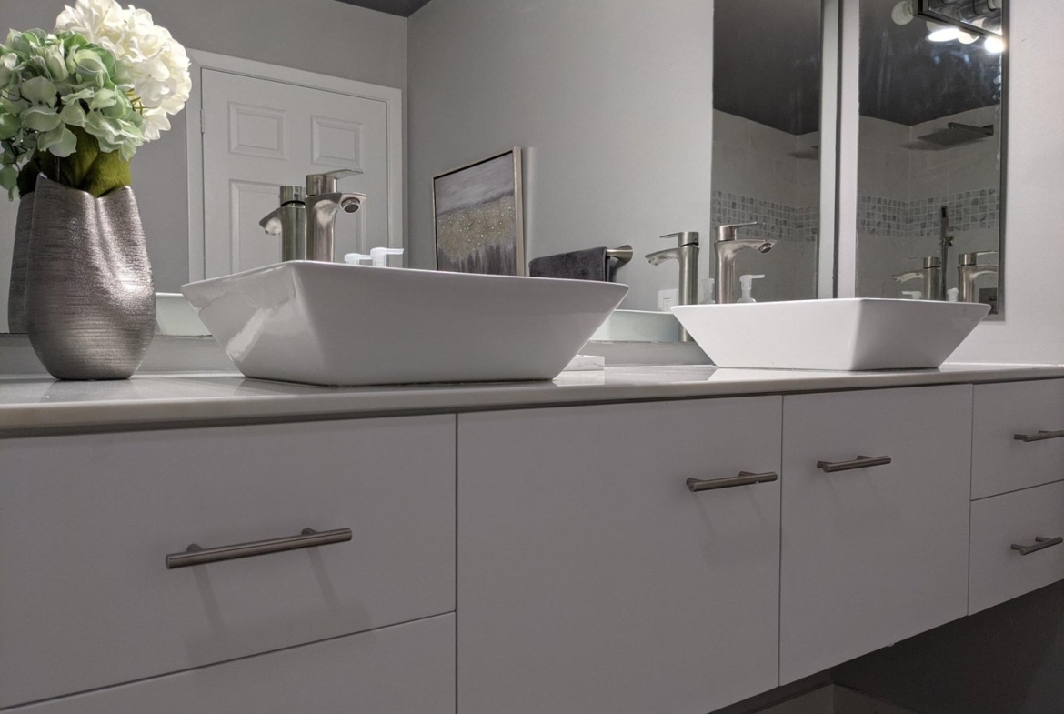 105 Half Moon F2 Circle hypoluxo bathroom