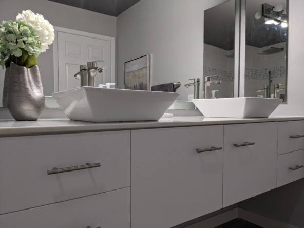 105 Half Moon F2 Circle hypoluxo bathroom