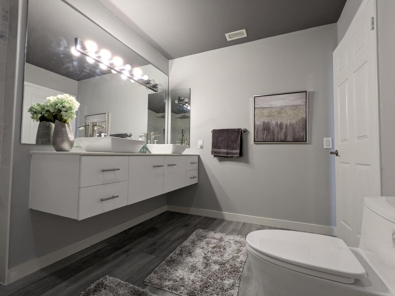 105 Half Moon F2 Circle hypoluxo bathroom