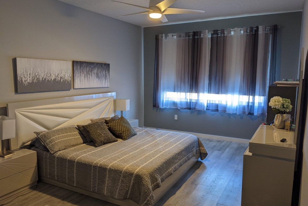 105 Half Moon F2 Circle hypoluxo bedroom