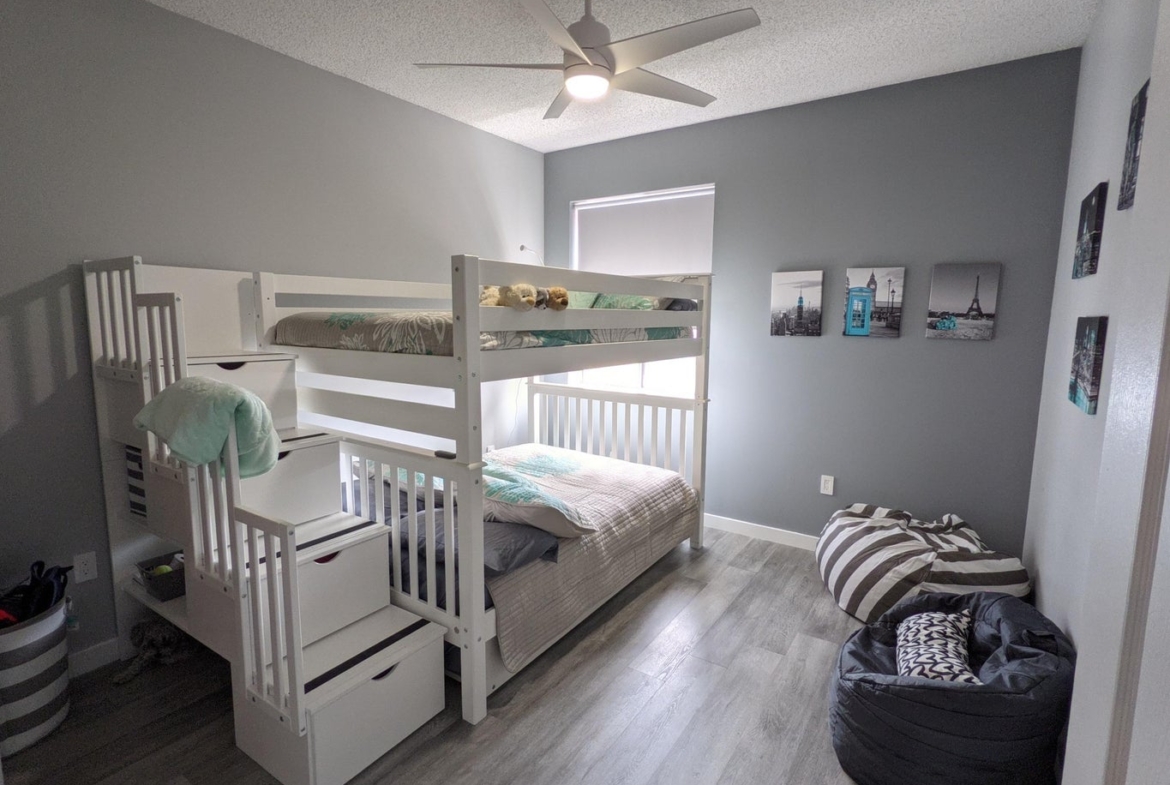 105 Half Moon F2 Circle hypoluxo bedroom
