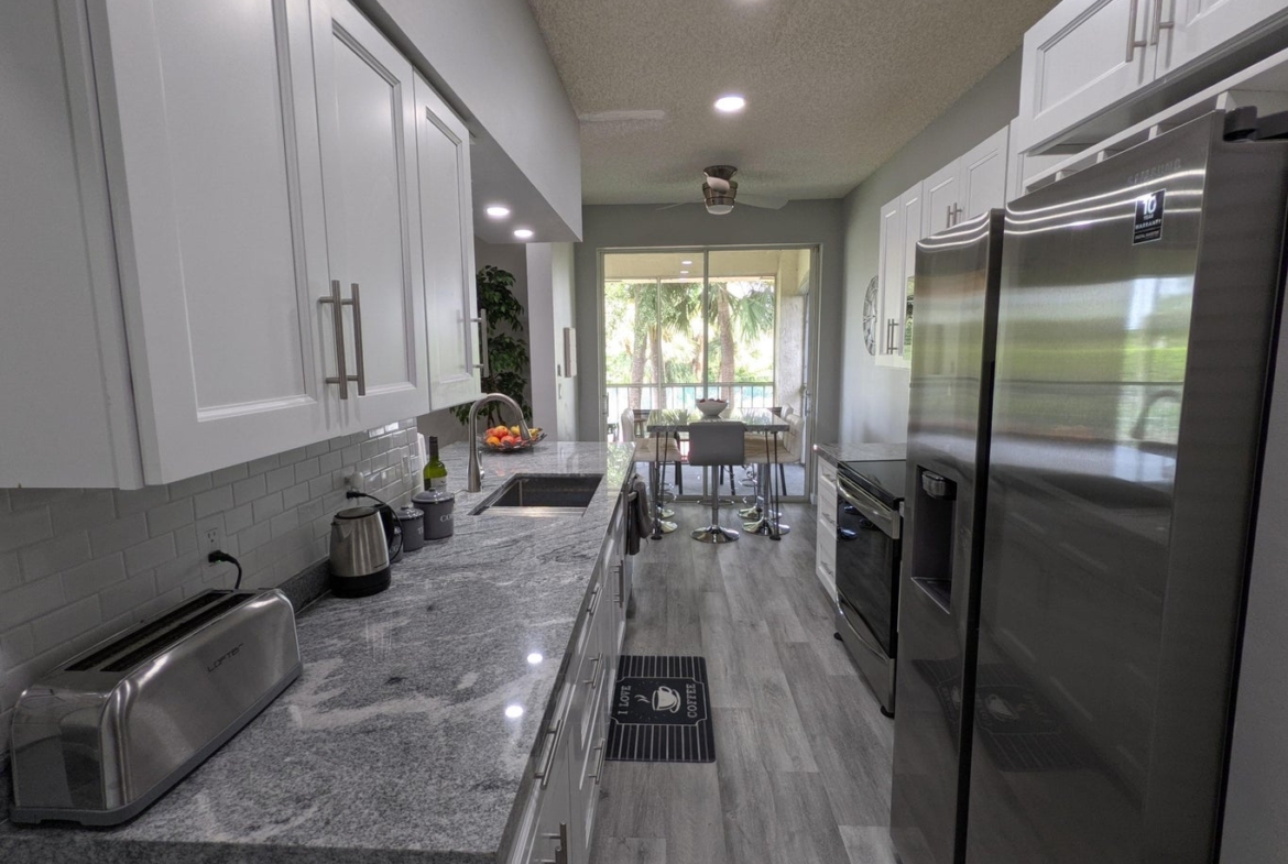 105 Half Moon F2 Circle hypoluxo galley kitchen