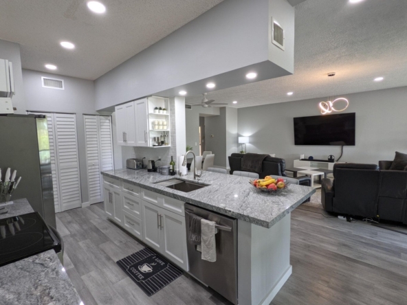 105 Half Moon F2 Circle hypoluxo kitchen