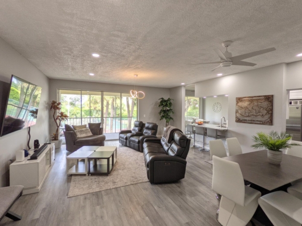 105 Half Moon F2 Circle hypoluxo living room