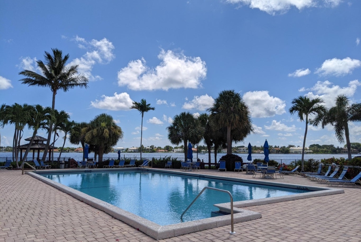105 Half Moon F2 Circle hypoluxo pool