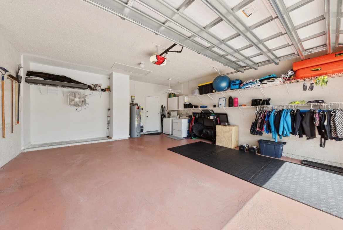 175 Harbor Lake Circle Greenacres garage