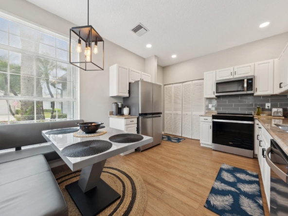 175 Harbor Lake Circle Greenacres kitchen
