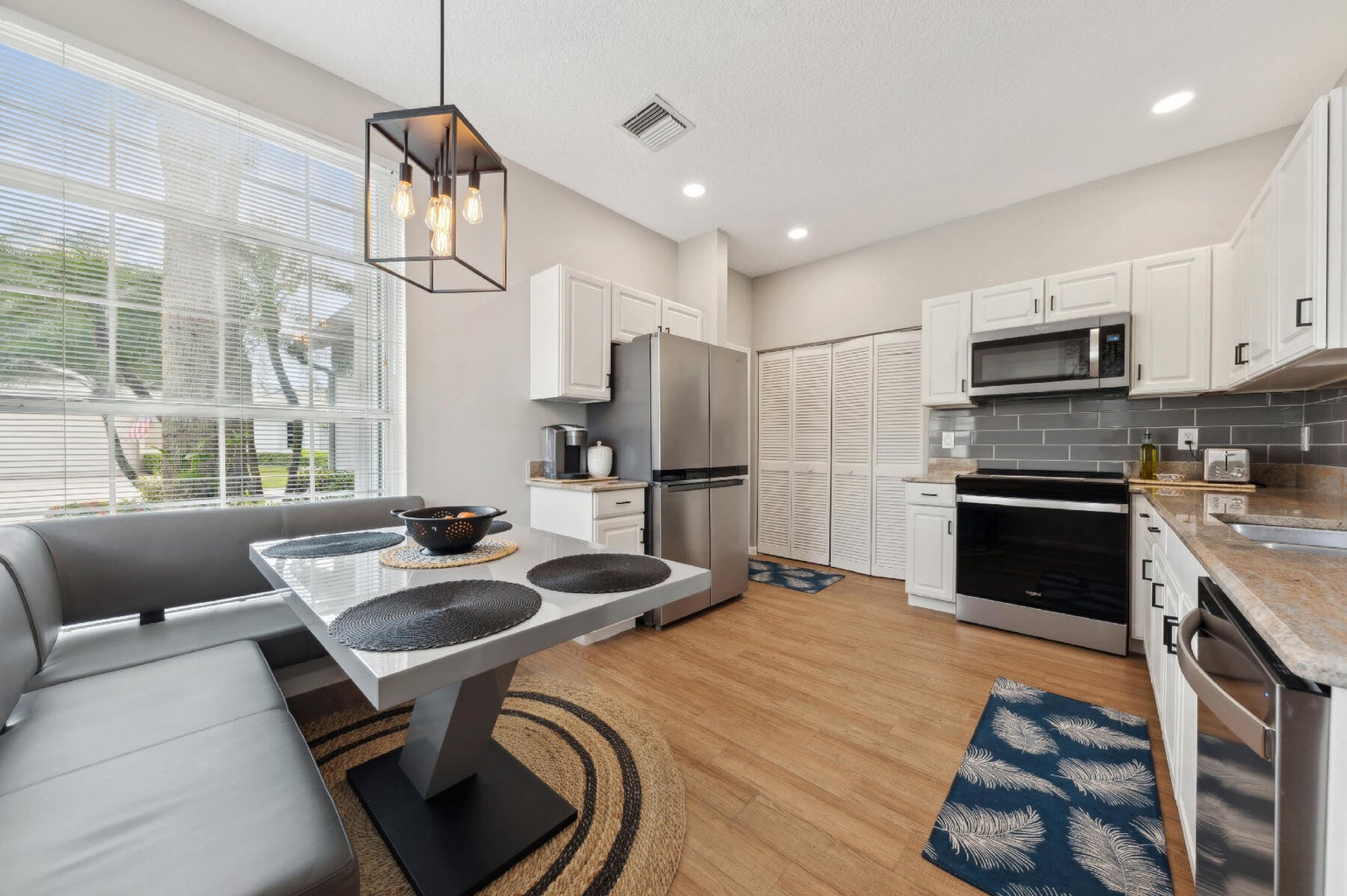 175 Harbor Lake Circle Greenacres kitchen