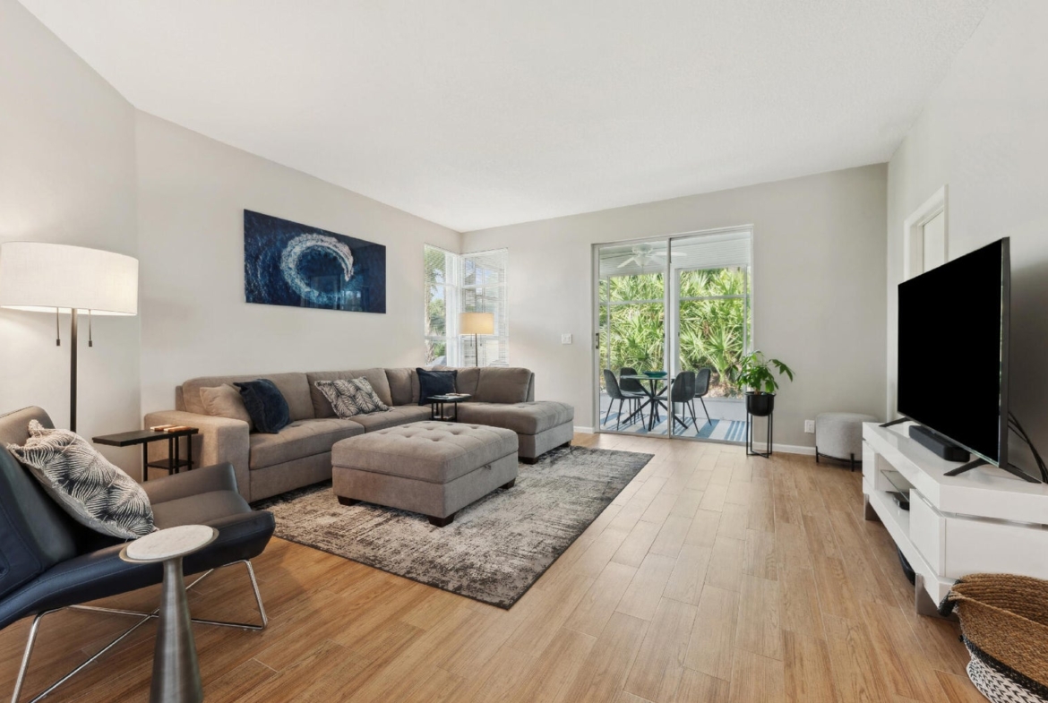 175 Harbor Lake Circle Greenacres living room