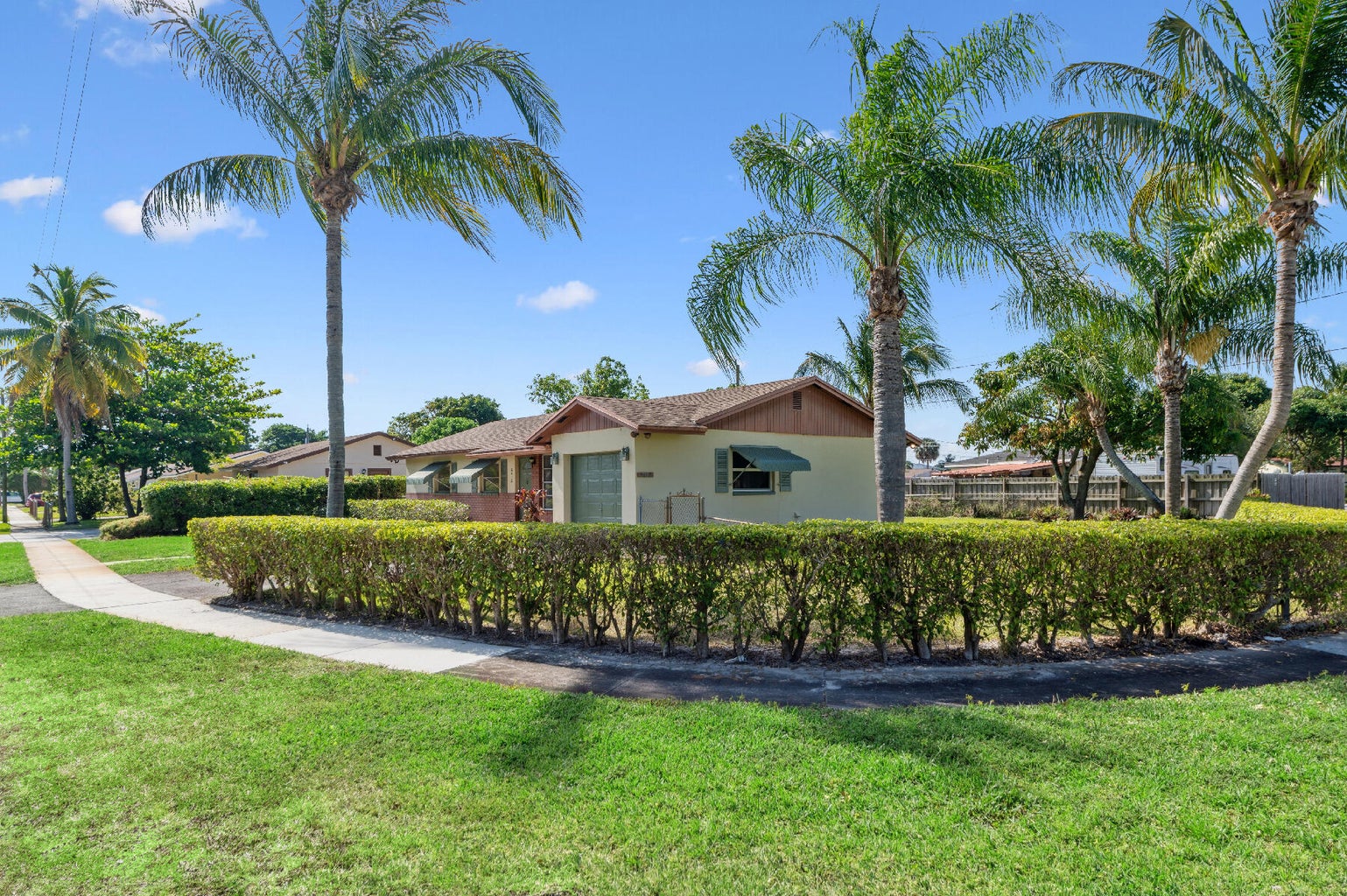 2412 NE 2nd Court Boynton Beach exterior