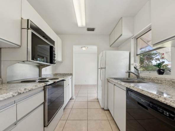 2412 NE 2nd Court Boynton Beach kitchen