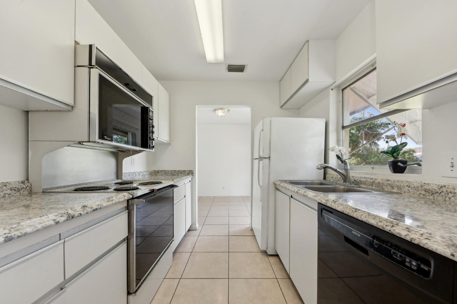 2412 NE 2nd Court Boynton Beach kitchen