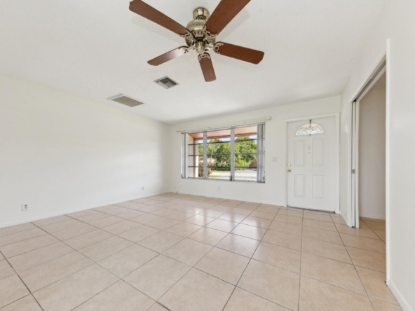 2412 NE 2nd Court Boynton Beach living room