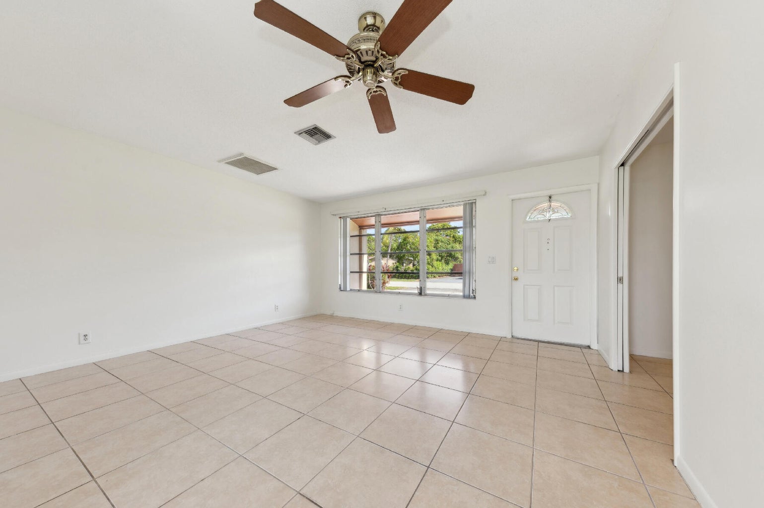2412 NE 2nd Court Boynton Beach living room
