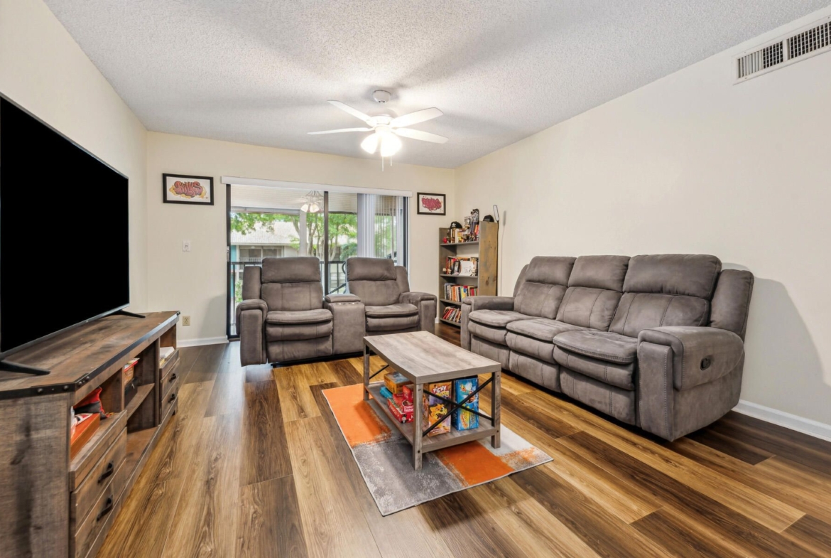 9905 Pineapple Tree Drive Condo living room
