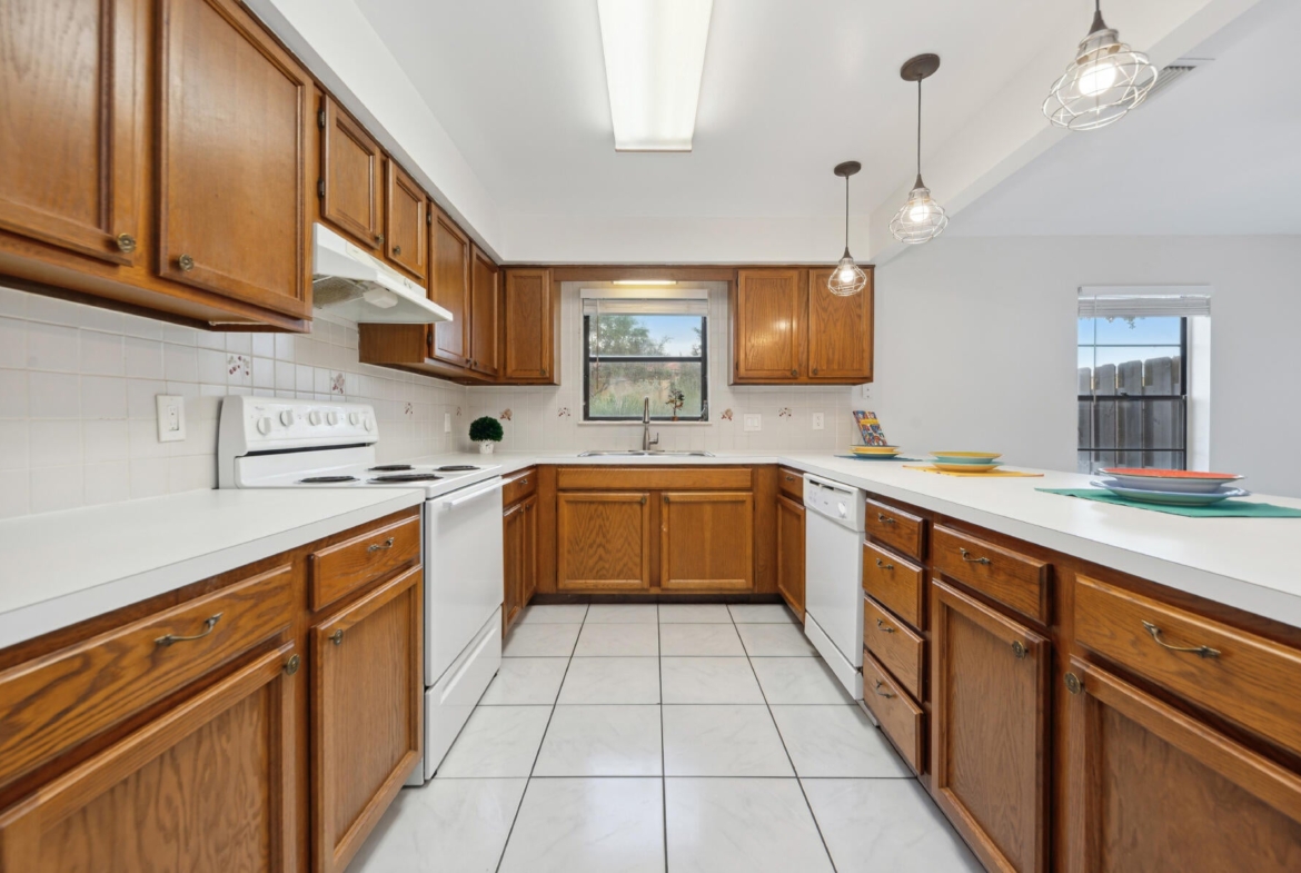 1465 SW 25th Avenue B Boynton Beach Townhome kitchen