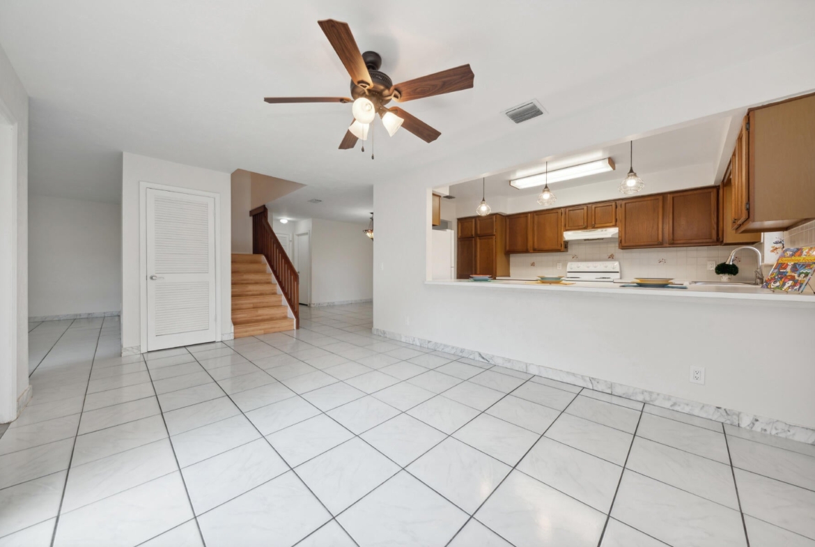 1465 SW 25th Avenue B Boynton Beach Townhome kitchen