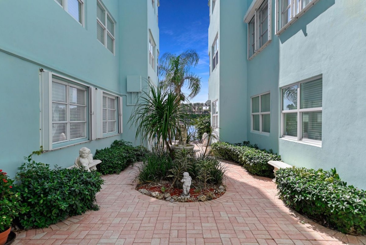 2800 NE 30th Avenue 9a Lighthouse Point, FL 33064 courtyard