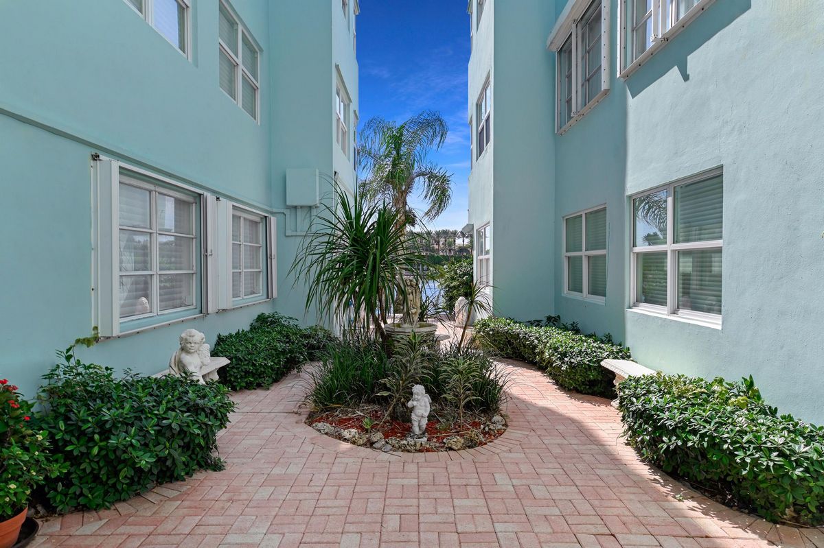 2800 NE 30th Avenue 9a Lighthouse Point, FL 33064 courtyard