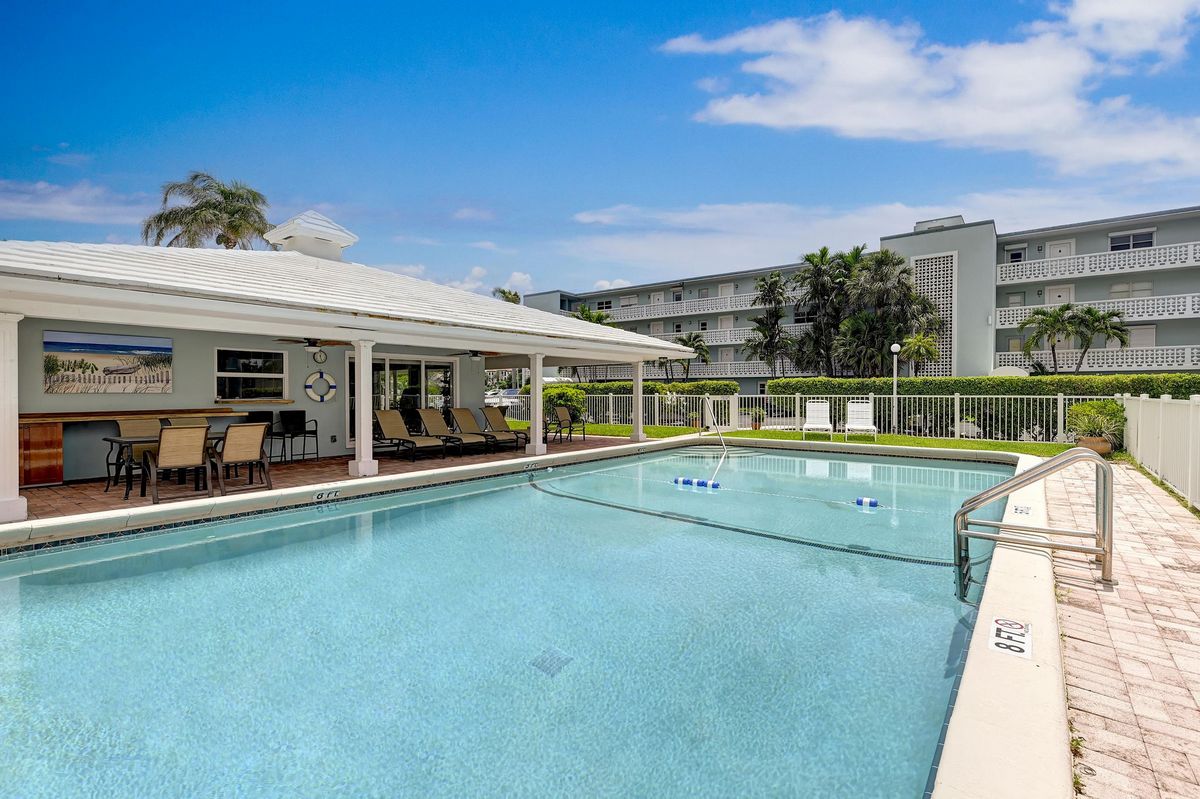 2800 NE 30th Avenue 9a Lighthouse Point, FL 33064 community pool