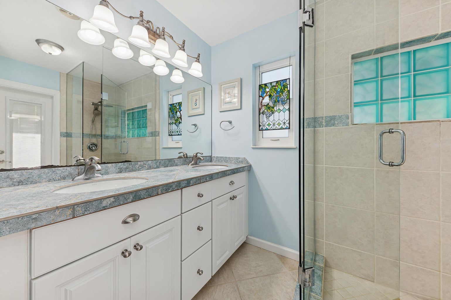 8816 SE May Terrace Hobe Sound, FL 33455 bathroom