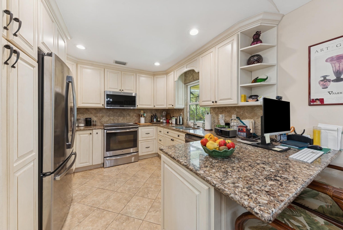 8816 SE May Terrace Hobe Sound, FL 33455 kitchen
