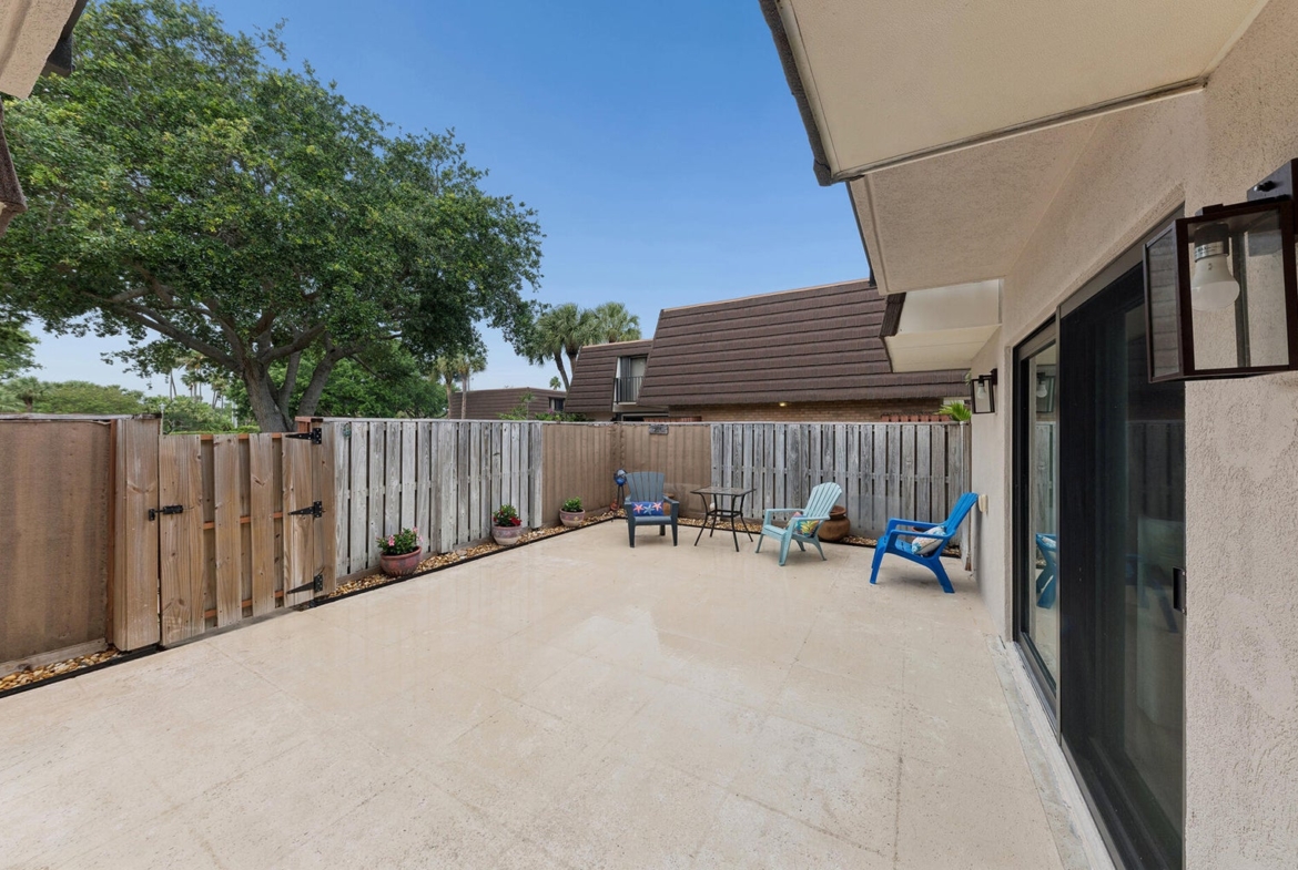 1205 12th Court Jupiter, FL patio