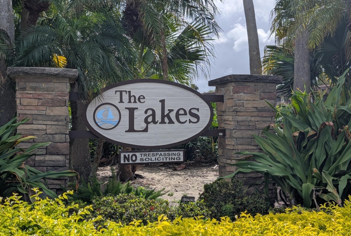 1205 12th Court Jupiter, FL The Lakes