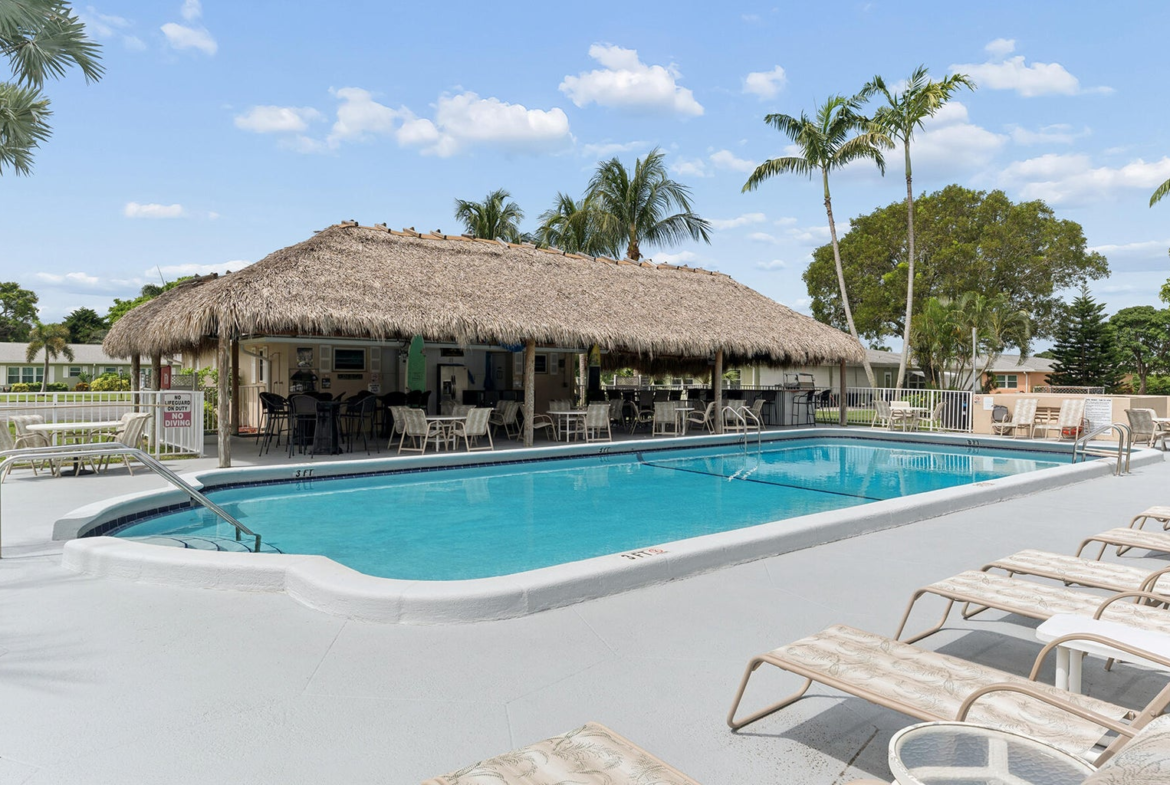 255 High Point Ct Unit C, Boynton Beach community pool