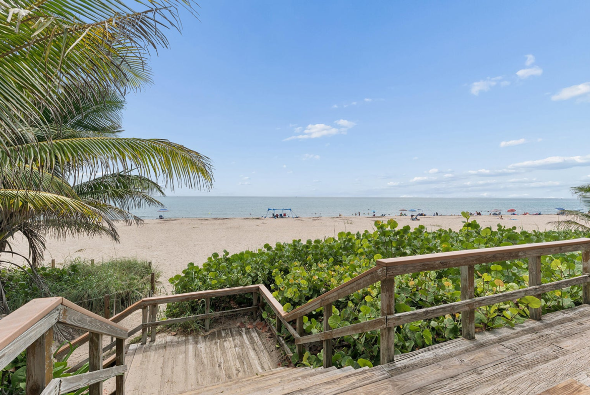 Spacious 1 Bedroom 1.5 Bath Condo – 255 High Point Court C Boynton Beach Florida