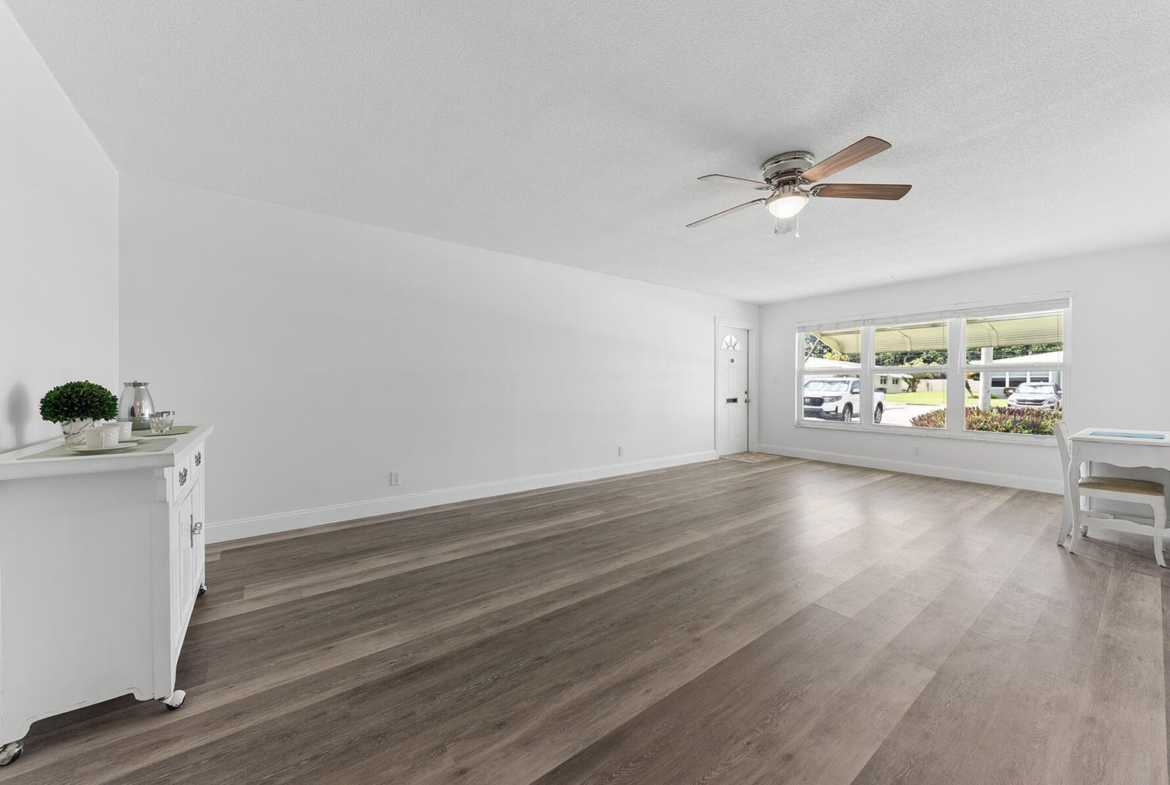 255 High Point Ct Unit C, Boynton Beach living room