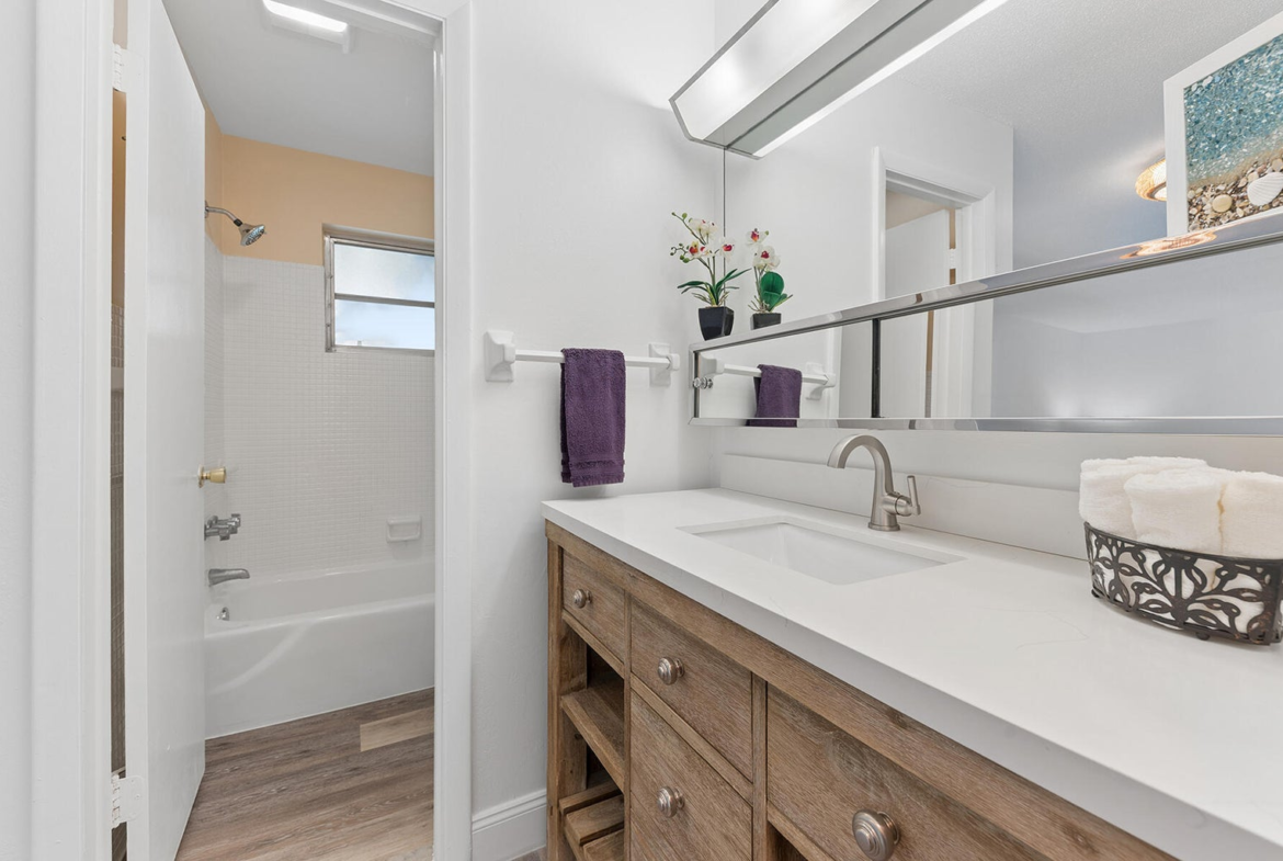 255 High Point Ct Unit C, Boynton Beach Guest bathroom
