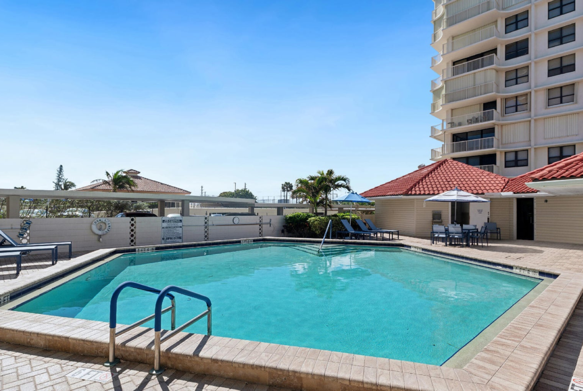 5480 N Ocean Drive B7c Singer Island, FL 33404 community pool
