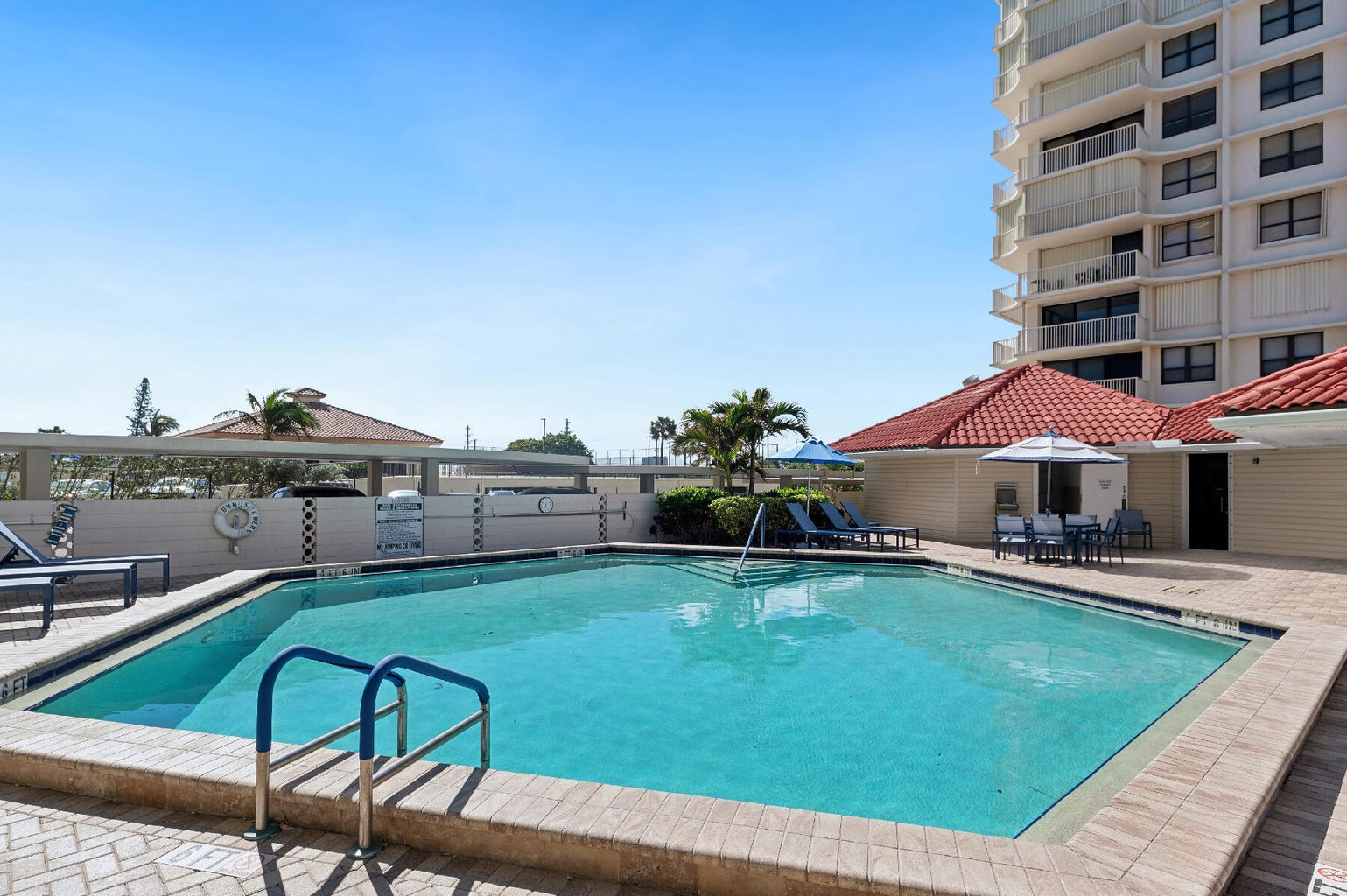 5480 N Ocean Drive B7c Singer Island, FL 33404 community pool