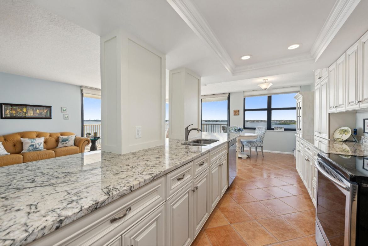 5480 N Ocean Drive B7c Singer Island, FL 33404 kitchen