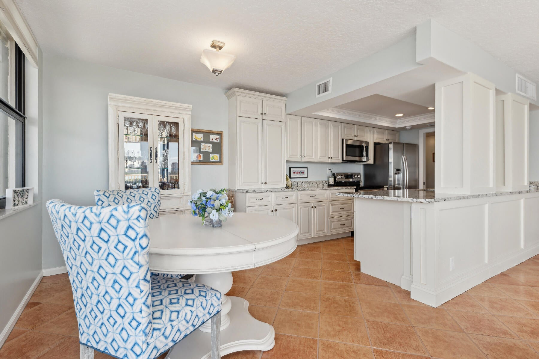 5480 N Ocean Drive B7c Singer Island, FL 33404 kitchen