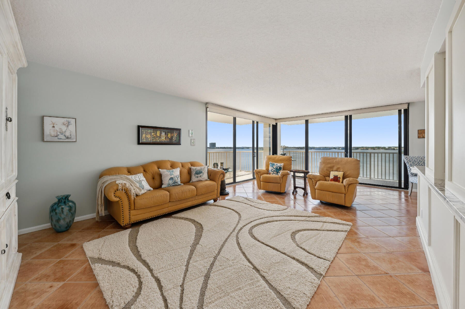 5480 N Ocean Drive B7c Singer Island, FL 33404 living room