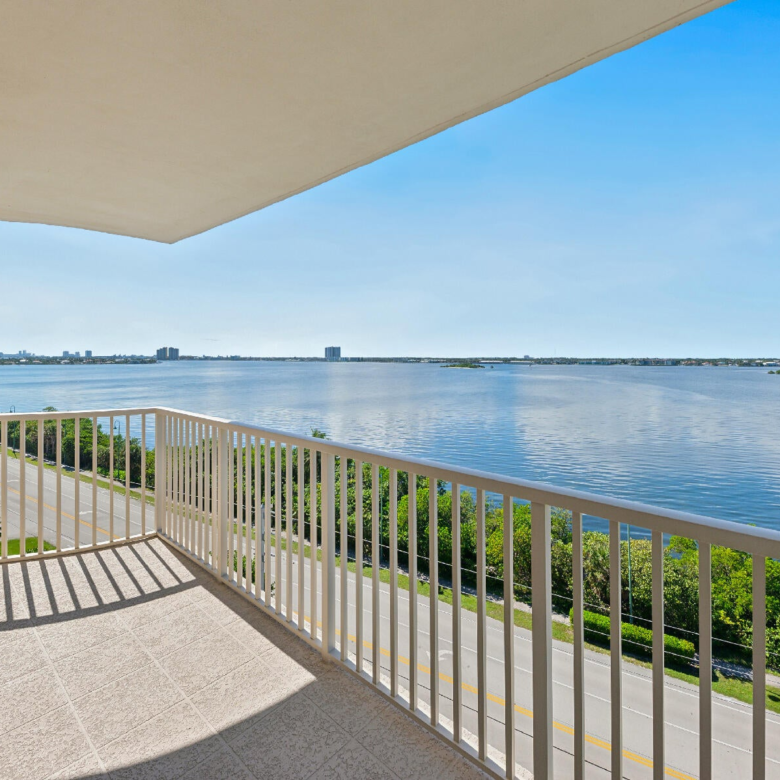 5480 N Ocean Drive B7c Singer Island, FL 33404 balcony