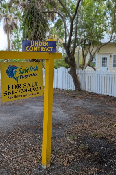 home with under contract sign